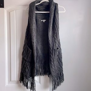 Channeling Beth Dutton vibes with this fringe oversized sweater